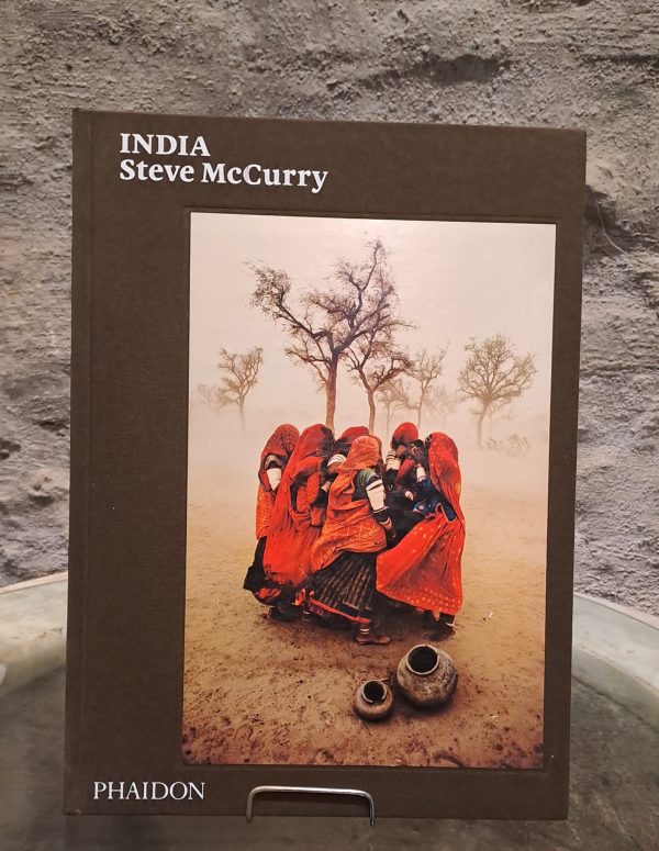 INDIA - STEVE MCCURRY (USADO EN ESTADO IMPECABLE)