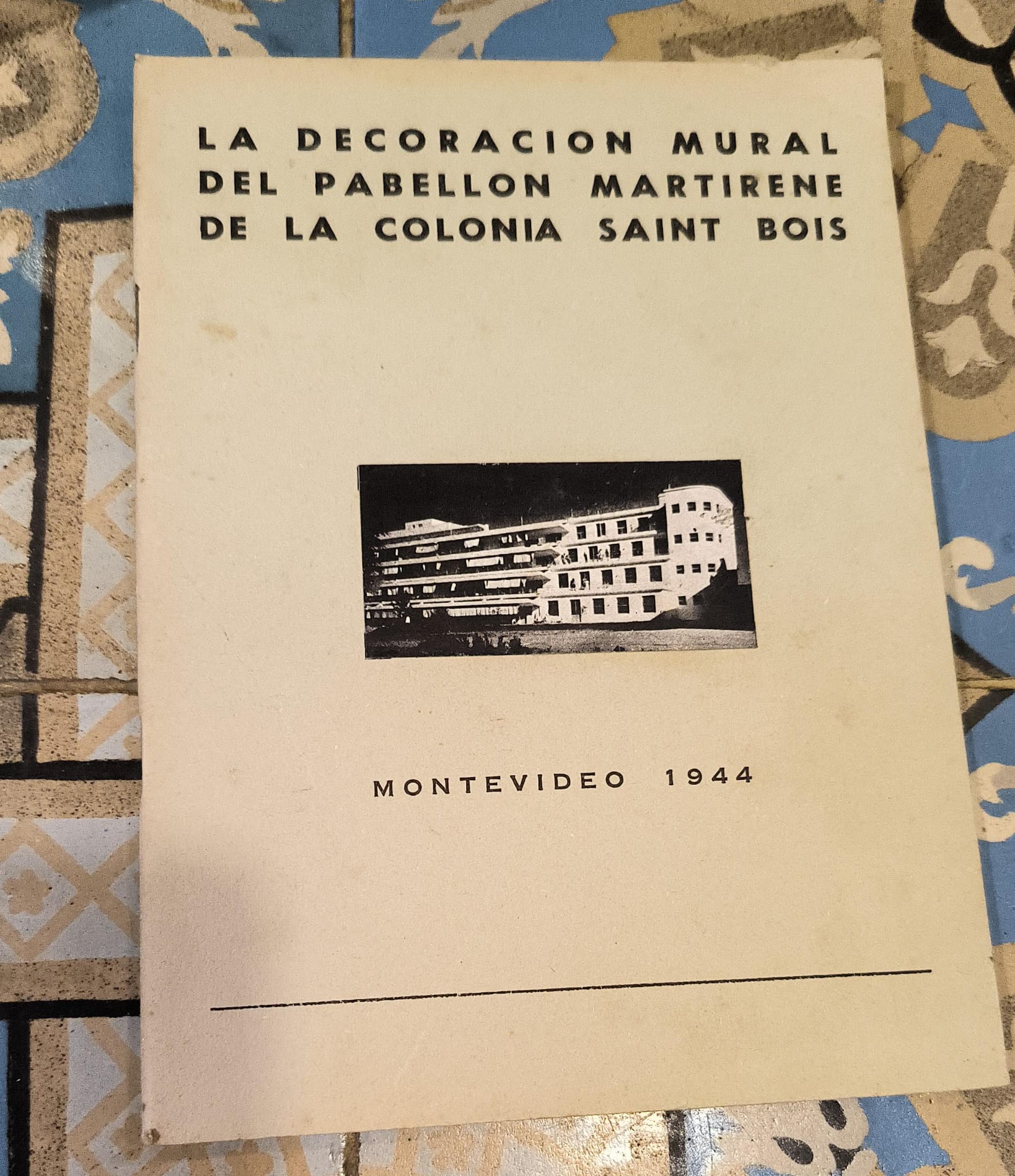 PV. J. TORRES GARCIA. LA DECORACION MURAL DEL PABELLON MARTIRENE DE LA COLONIA SAINT BOIS.