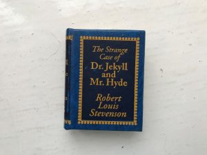 THE STRANGE CASE OF Dr. KEKYLL AND Mr. HYDE - MINI BOOK