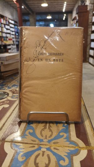 TRES HOMBRES EN UN BOTE